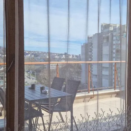 тони 1 с панорамна морска гледка и паркинг * Varna