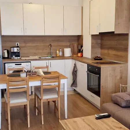 тони 1 с панорамна морска гледка и паркинг Warna