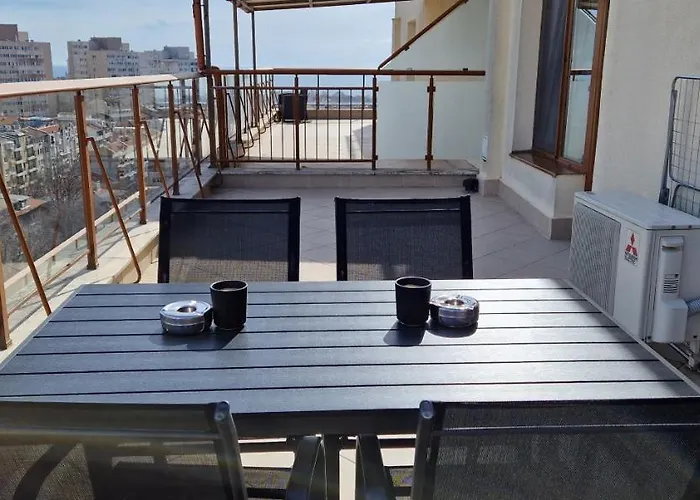 тони 1 с панорамна морска гледка и паркинг * Varna