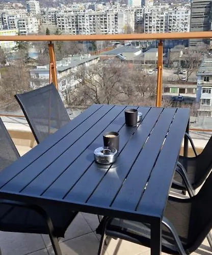 тони 1 с панорамна морска гледка и паркинг Warna