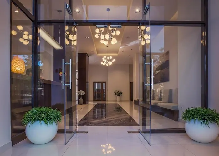 тони 1 с панорамна морска гледка и паркинг