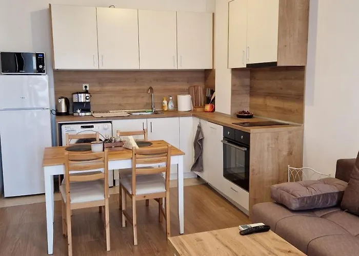 тони 1 с панорамна морска гледка и паркинг Varna