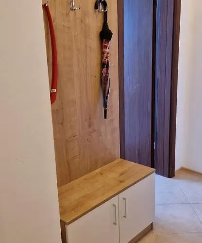 тони 1 с панорамна морска гледка и паркинг *