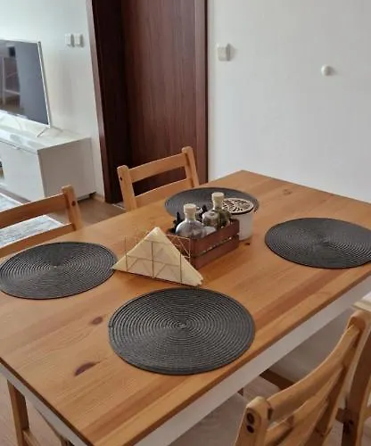 тони 1 с панорамна морска гледка и паркинг Apartman Várna