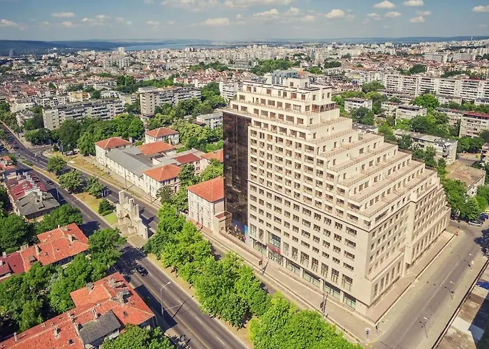 тони 1 с панорамна морска гледка и паркинг Várna