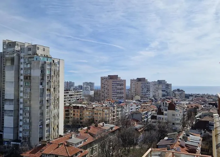 тони 1 с панорамна морска гледка и паркинг Apartman